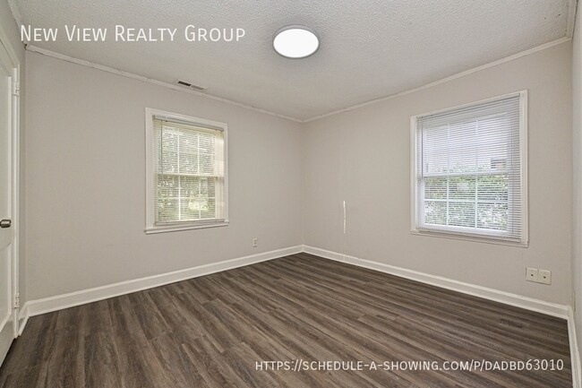 Building Photo - 301 Seldon Dr