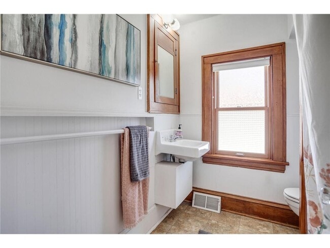 Building Photo - 3521 Girard Ave S