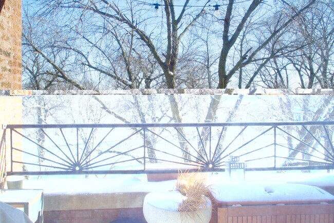 Building Photo - 1010 N Kedzie Ave