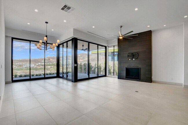 Building Photo - MacDonald Highlands Beauty With Awesome Views