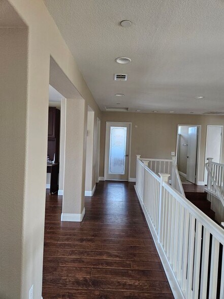 Building Photo - 410 Caliente Dr