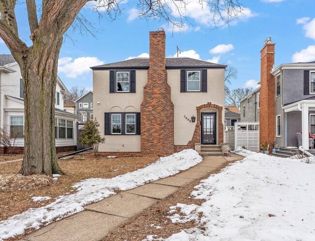 Building Photo - Fully Furnished Luxury Home – Just 3 Block...