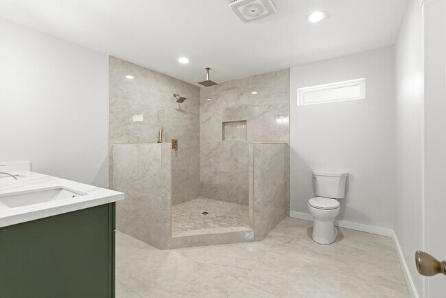 Building Photo - 15215 Parkville Dr