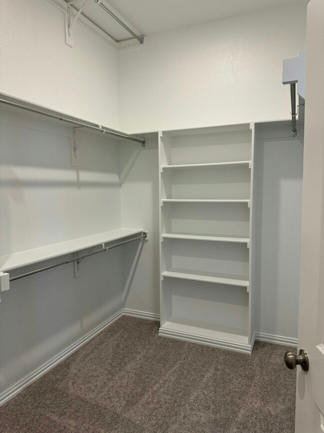 Building Photo - 2821 Jacaranda Dr