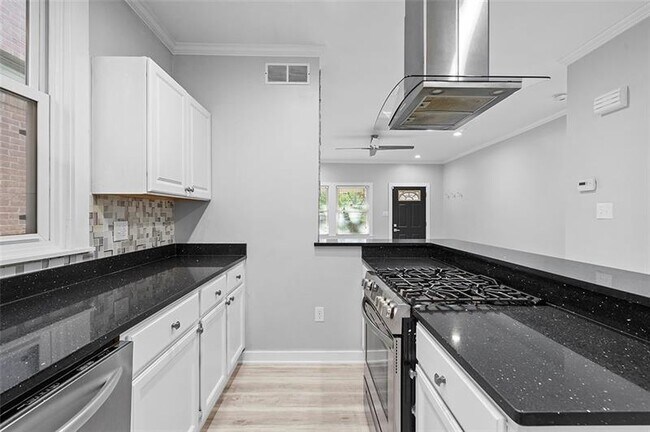 Building Photo - 715 Filbert St