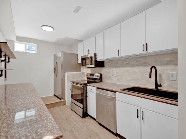 Building Photo - 1214 E Eager St