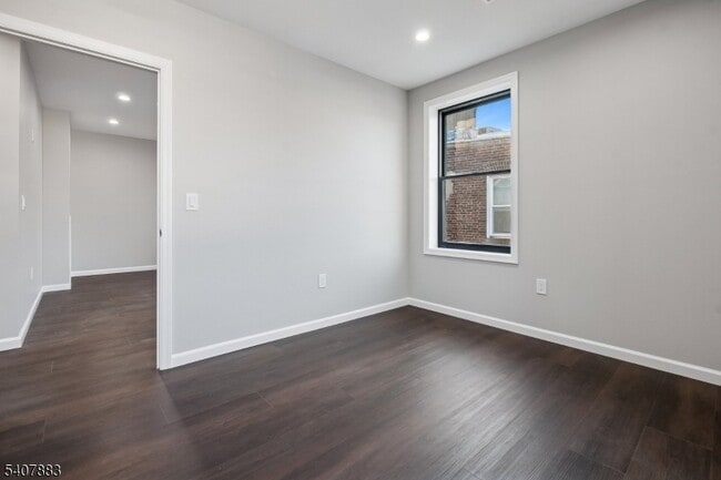 Building Photo - 266 Morris Ave