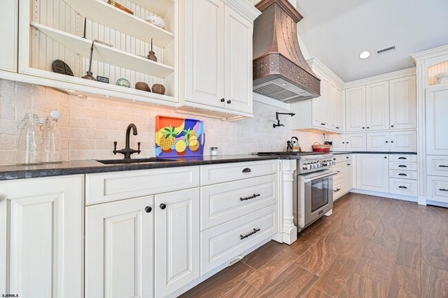 Building Photo - 400 17th St S