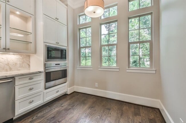 Building Photo - 70 Wooded Park Pl