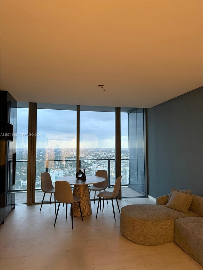 Building Photo - 1000 Brickell Plaza