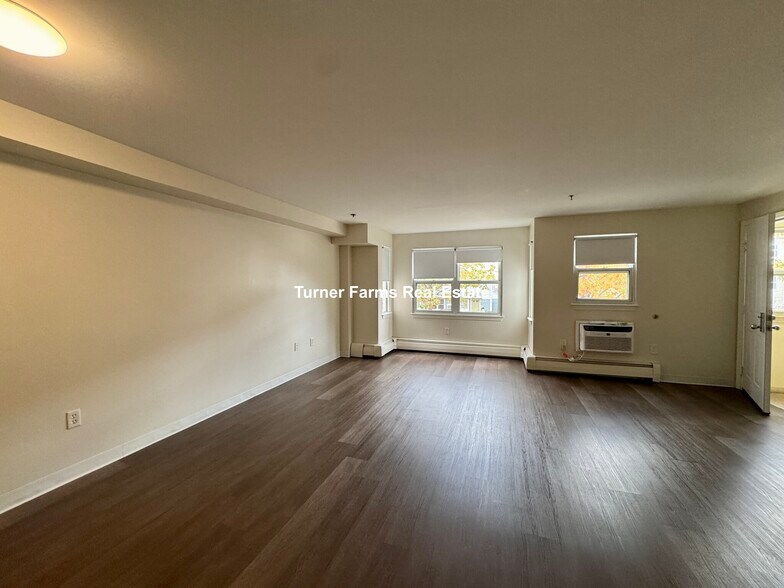 Building Photo - 2 Smith St