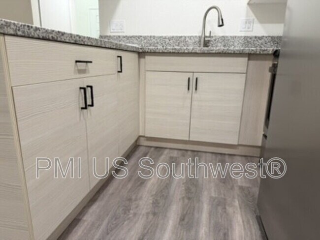 Building Photo - 405 Anna Cir