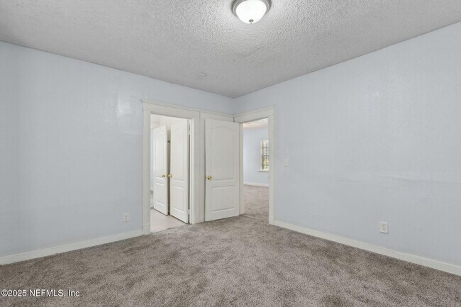 Building Photo - 421 W 18th St
