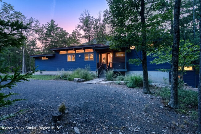 Building Photo - 2 Raycliffe Dr