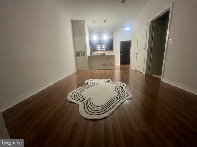 Building Photo - 401 Race St