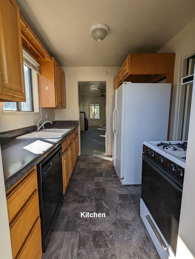 Kitchen - 1311 E 8th St