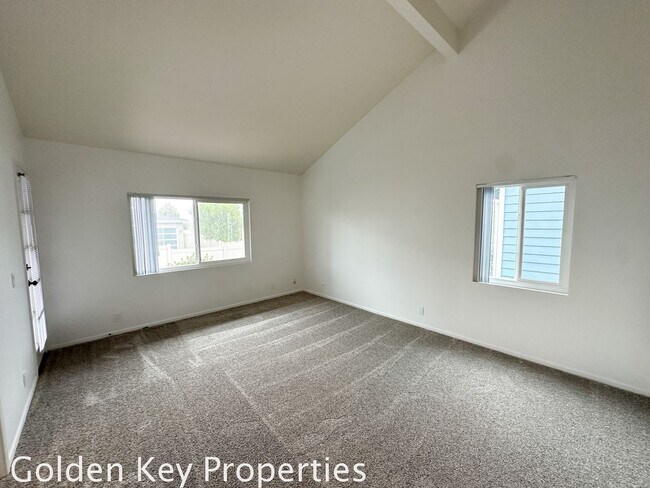 Building Photo - Remodeled Two-Bedroom Townhome in Encinitas Village!