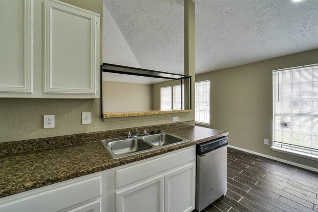 Building Photo - 10036 Woodico Dr