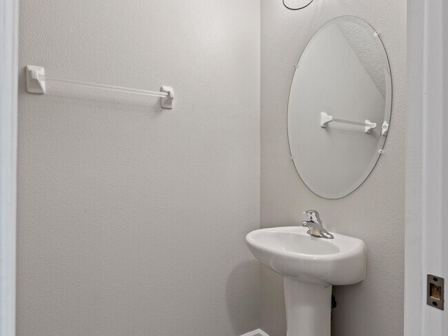 Building Photo - 719 Simeon Dr