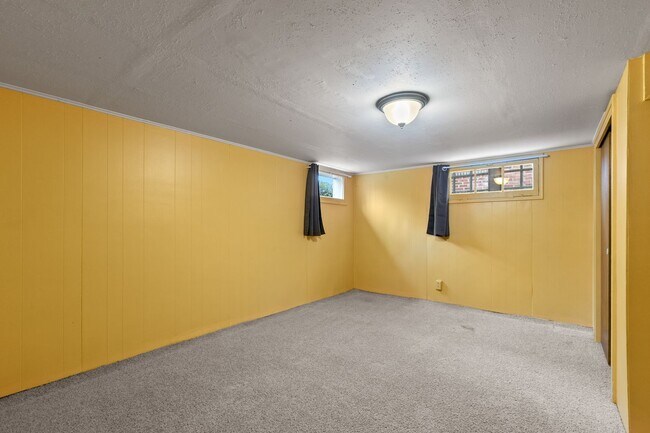 Building Photo - 3bd/1.75ba Seattle Home