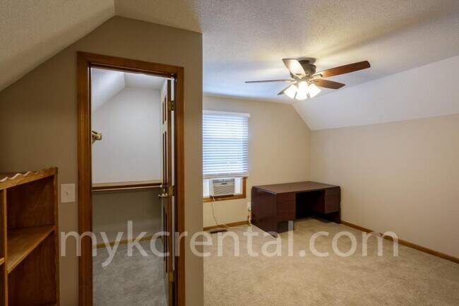 Building Photo - 2024 S Downing St