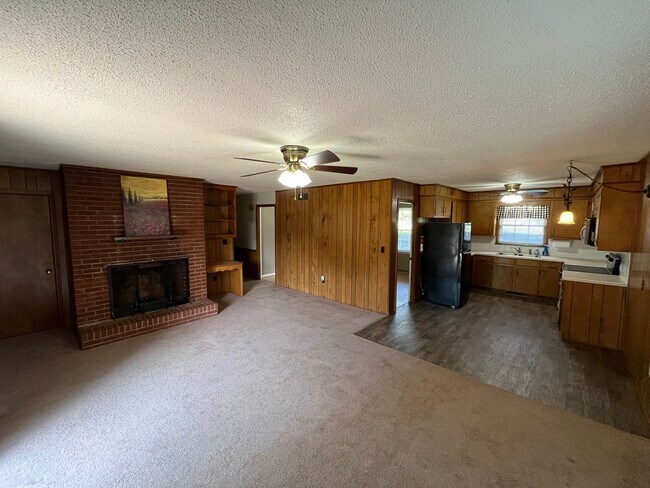 Building Photo - Spacious 4-Bedroom 3-Bathroom Brick Home in Arcadia Area