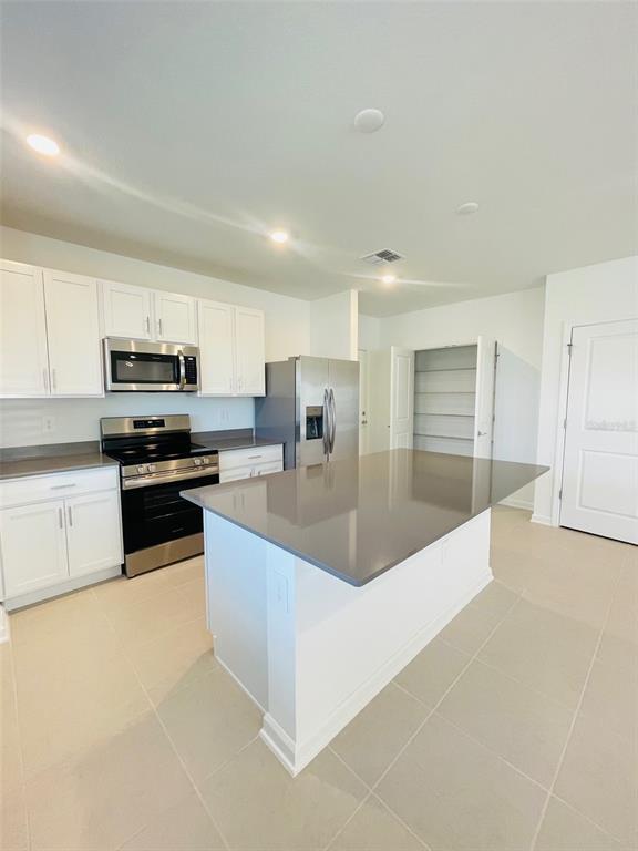 Building Photo - 7333 Ivy Tendril Ave