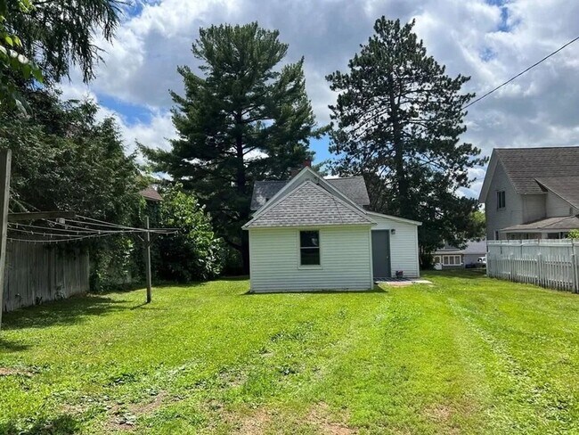 Building Photo - 808 W Grand Ave