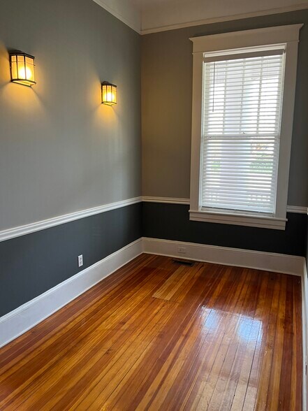 Building Photo - 291 W Main St