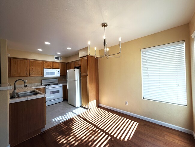 Building Photo - 4955 S Lindell Rd