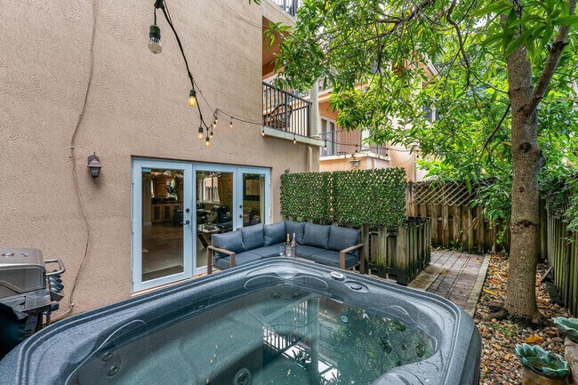 Building Photo - 1721 SW 23rd St