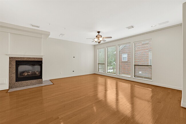 Building Photo - 2414 Calumet St