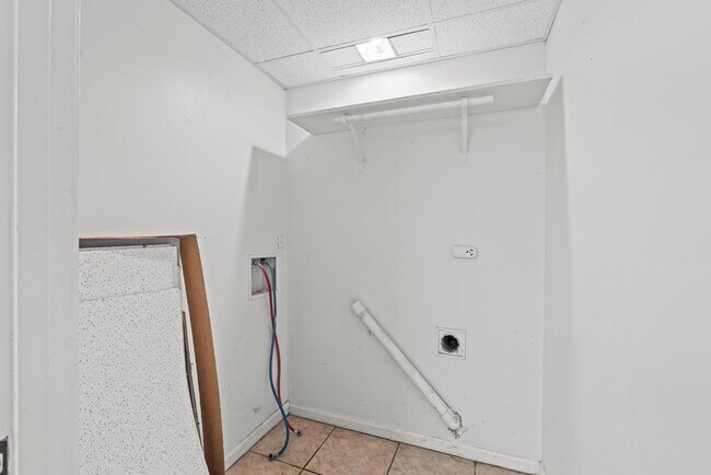 Building Photo - 246 Barbara Ln