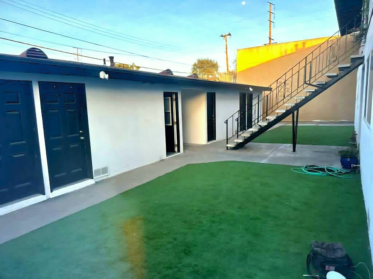 Patio R Picture G - 2302 W Roberta Ave