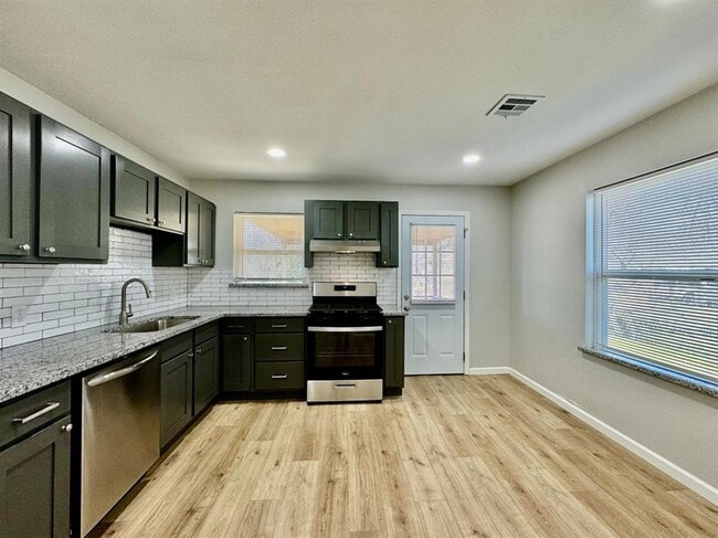 Building Photo - 705 N Key Blvd