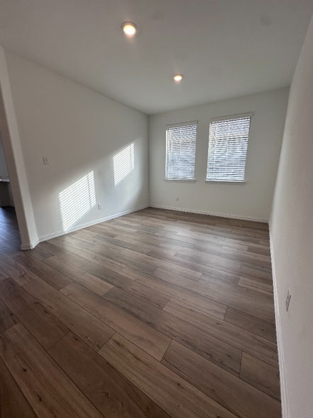 Building Photo - 1513 Van Gogh Dr