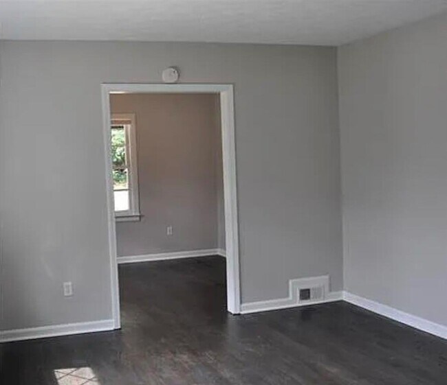 Building Photo - 2113 Seavey Dr