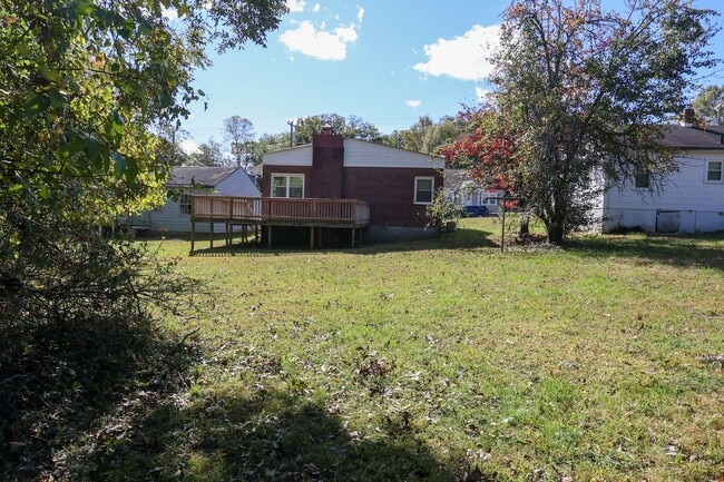 Building Photo - Charming 3 Bedroom Brick Home