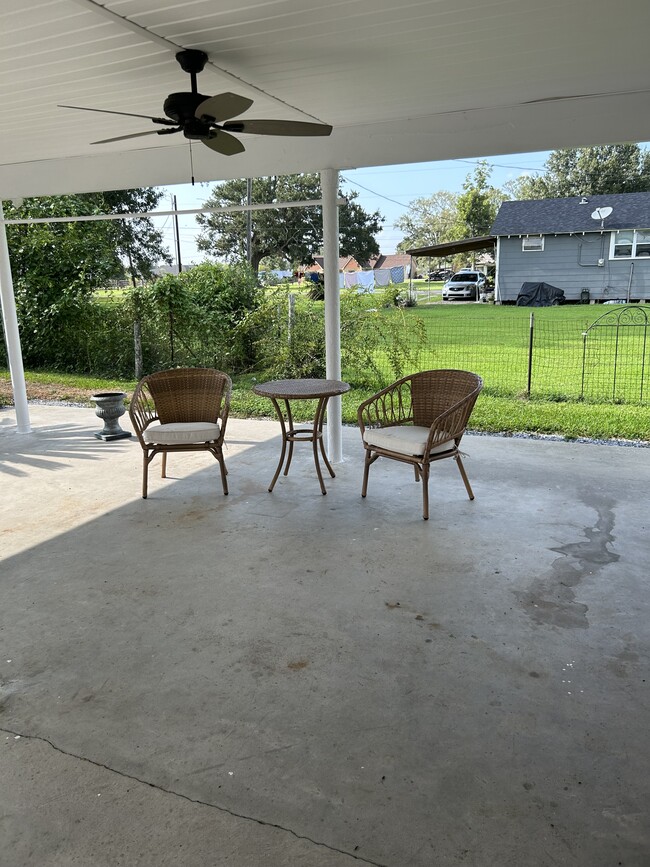 Patio seating - 5306 LA-1