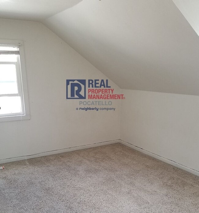 Building Photo - 517-519 E Cedar St