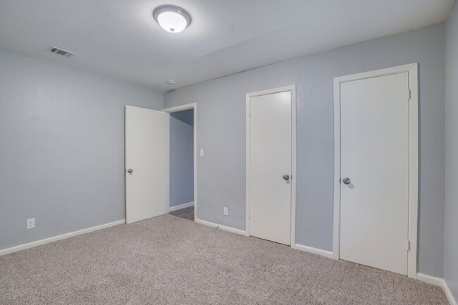 Building Photo - 304 John N Garner Cir