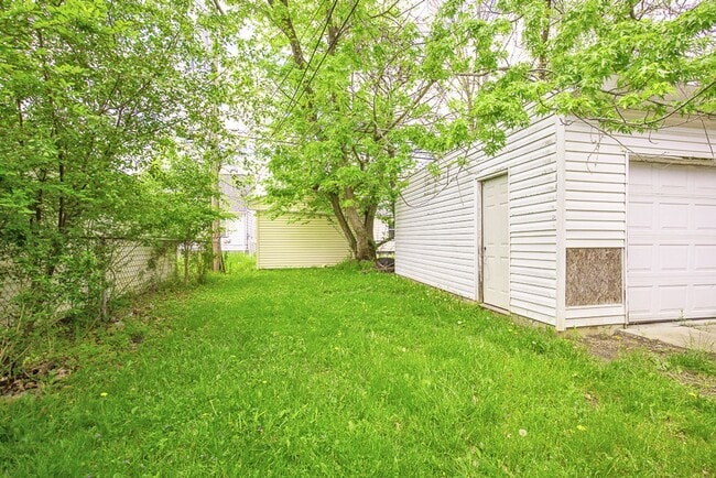 Building Photo - 3 BED 1 BATH BEAUTIFUL SINGLE FAMILY HOME ...