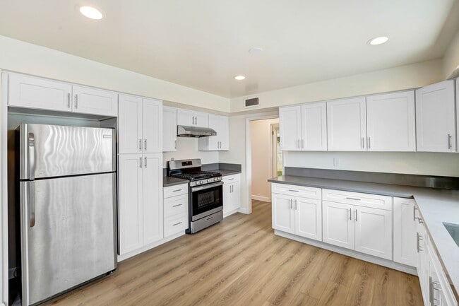 Building Photo - Beautifully rehabbed Highland Park Home!