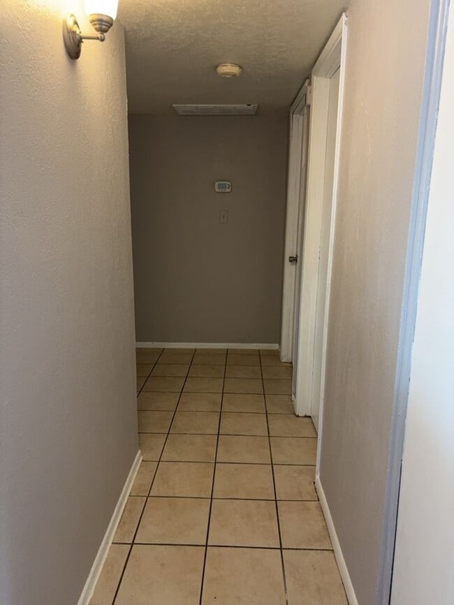 Building Photo - 3 bed 2 bath in Phoenix!!  Ready for Move In!