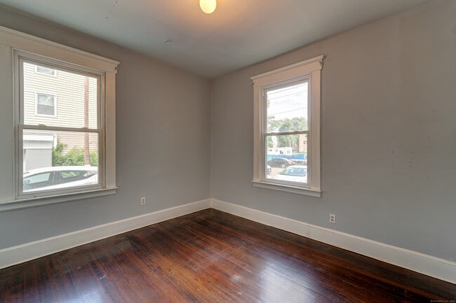 Building Photo - 167 Willow St