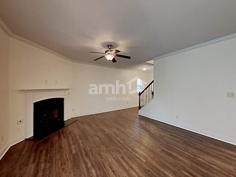 Building Photo - 756 Varina Ln