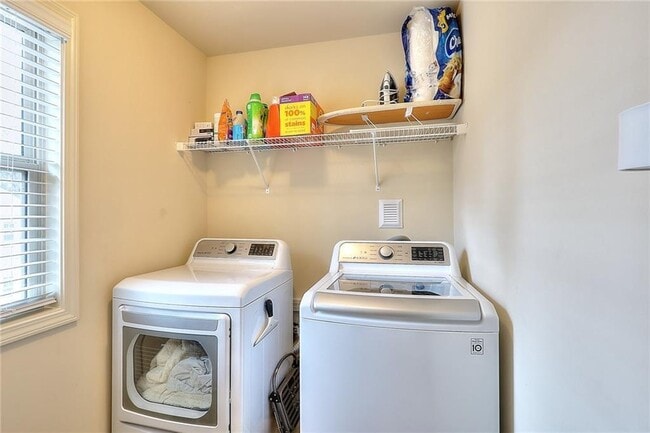 Building Photo - 1306 Harris Way S