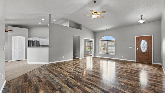 Building Photo - Spacious 3-Bed Ranch Home w/ 3-Car Garage & RV Parking In Quiet North Grand Junction Neighborhood