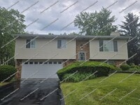 Building Photo - Three Bedroom Bi-Level