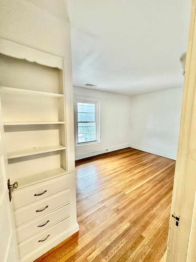 Building Photo - Cozy 3 bedroom home located in South Allentown, PA